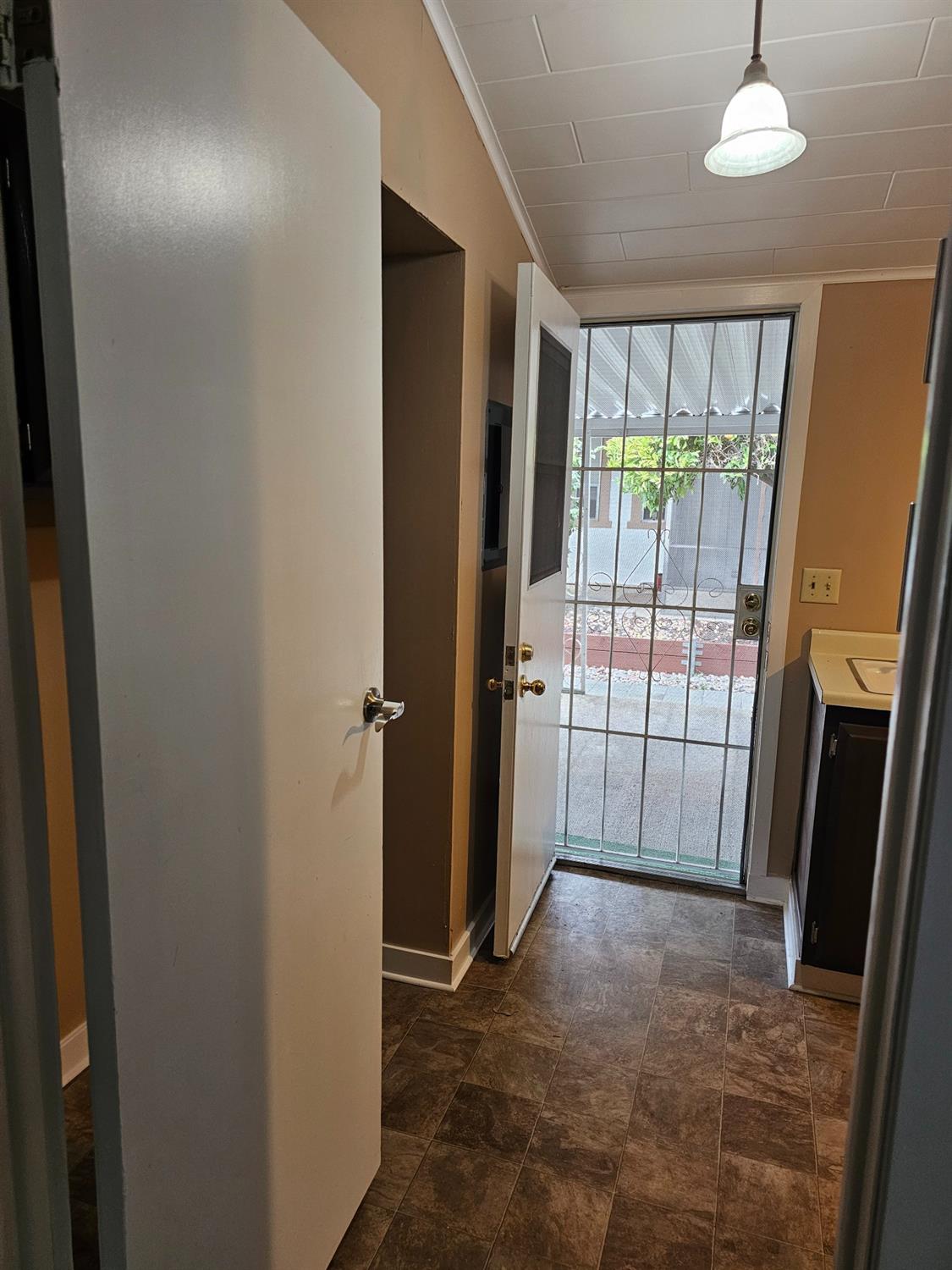 6608 Grosse Point Court