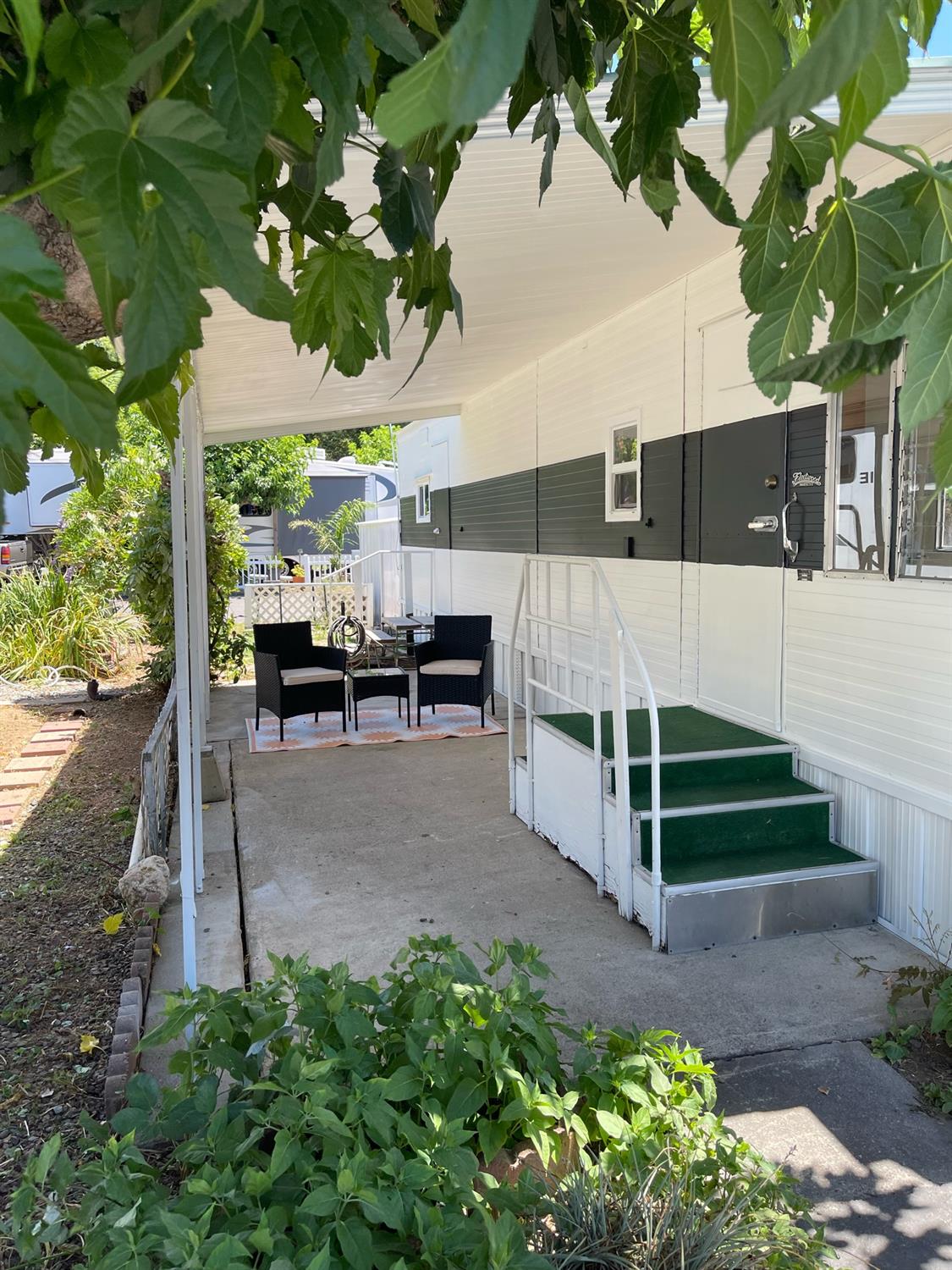 701 Oakdale Street 16