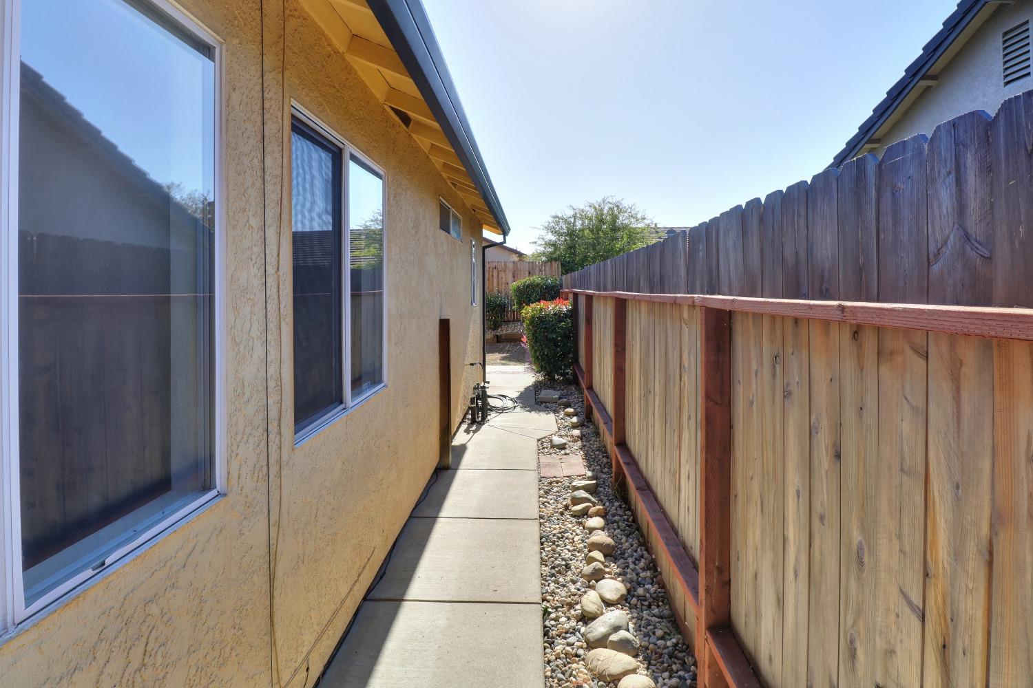 8571 Travary Way
