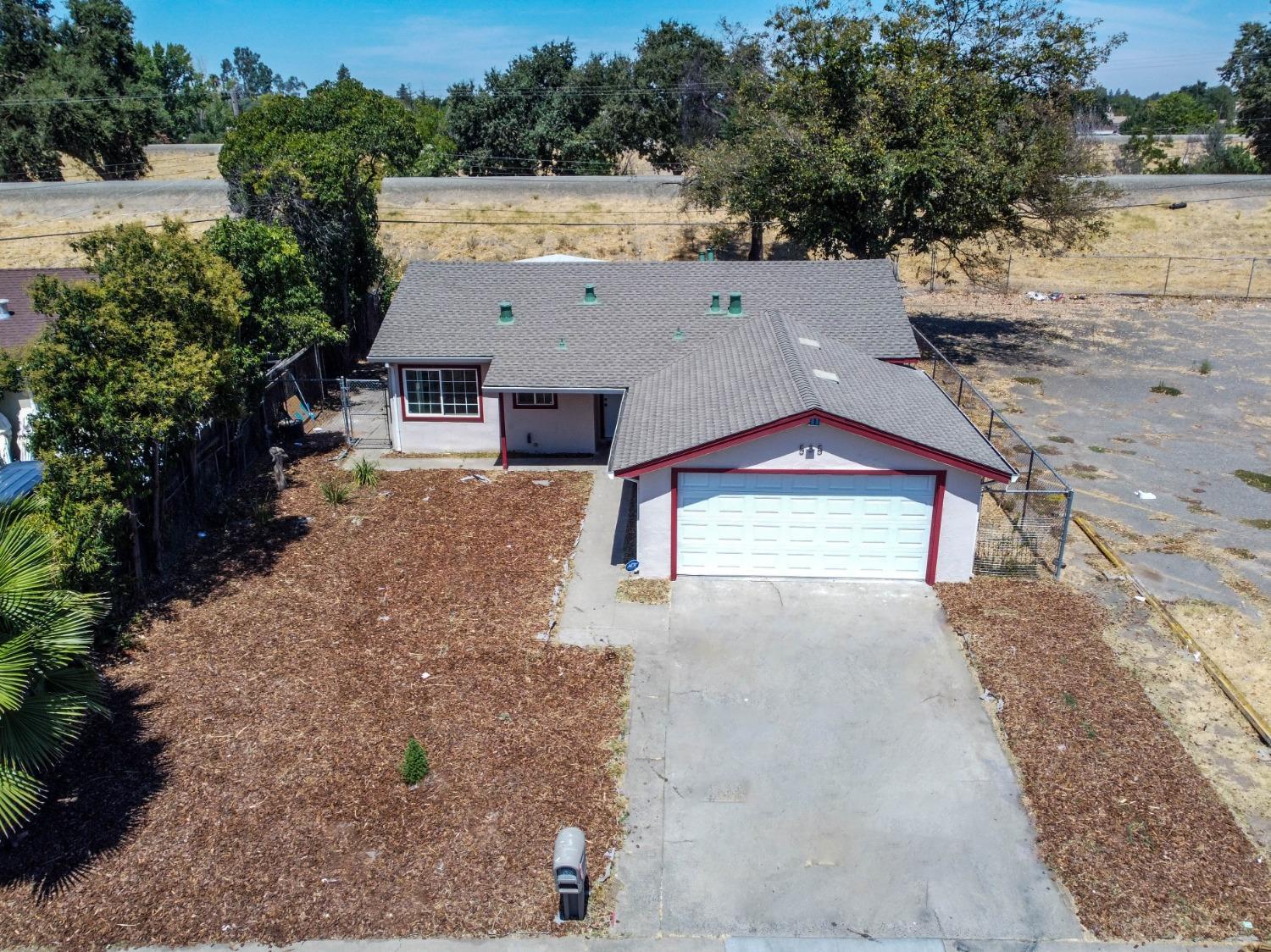 535 Arcade Boulevard