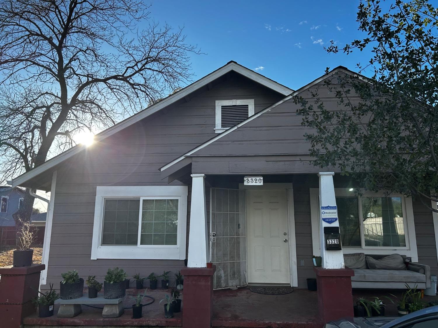 3220 Burlington Avenue