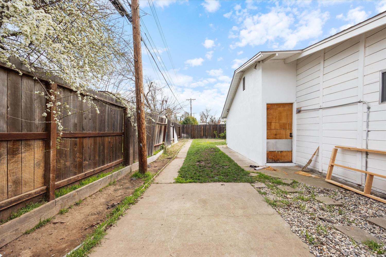 2011 Edwin Way