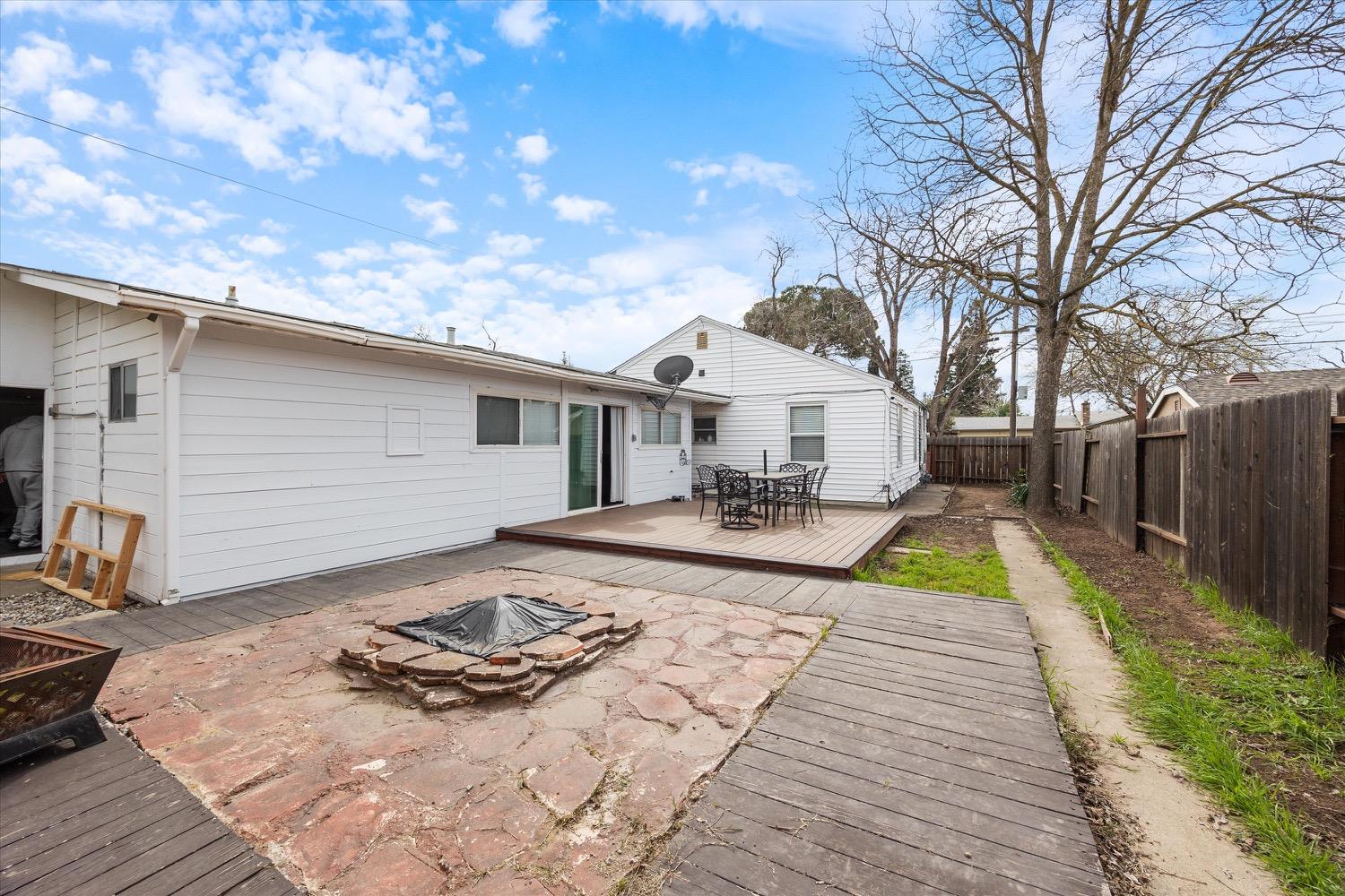 2011 Edwin Way