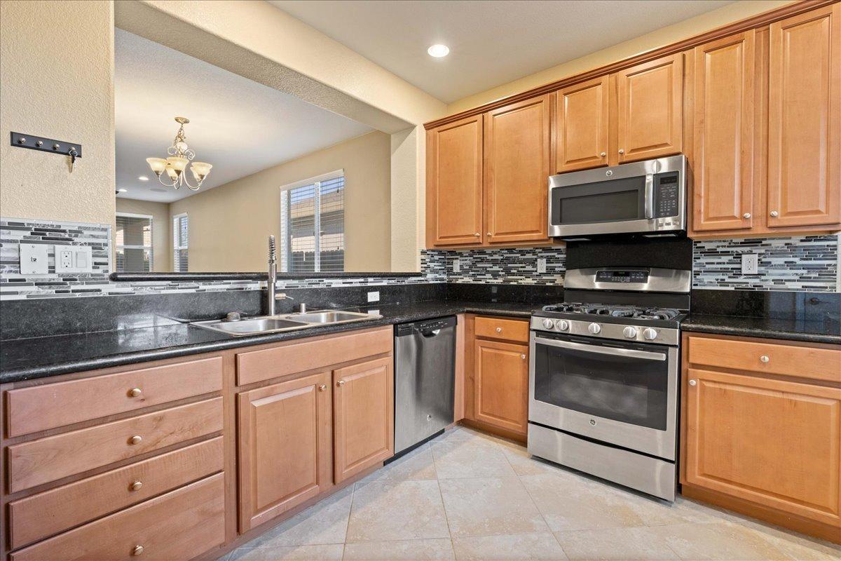 7448 Morning Hills Street