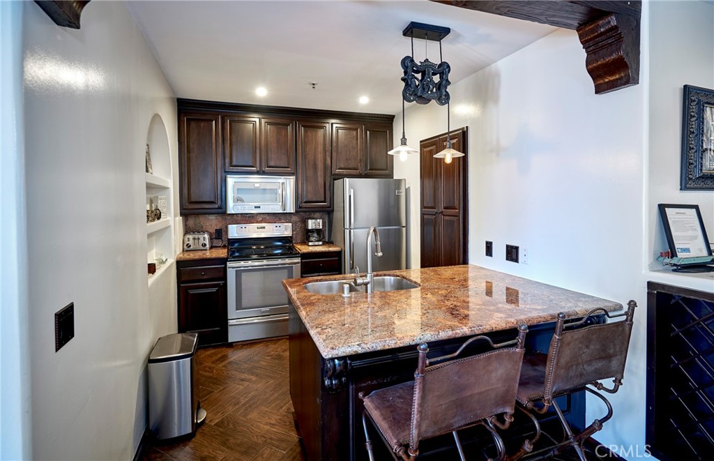 27 Camino De Flores 76