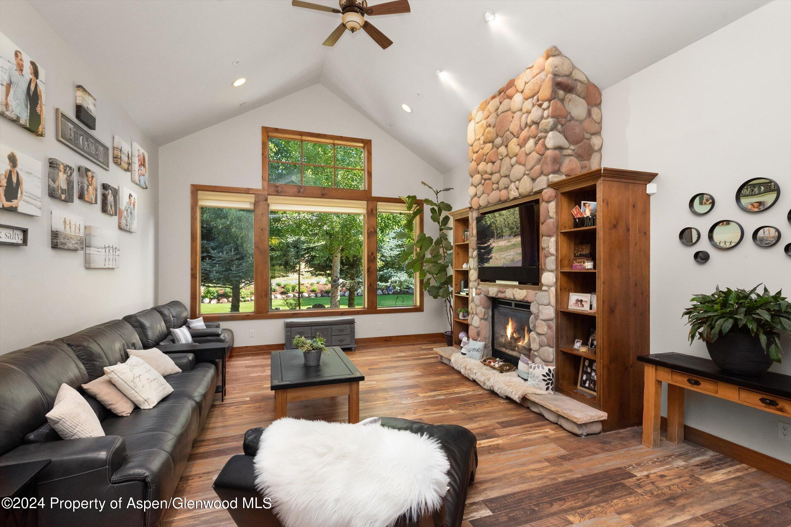 311 Sunflower Loop