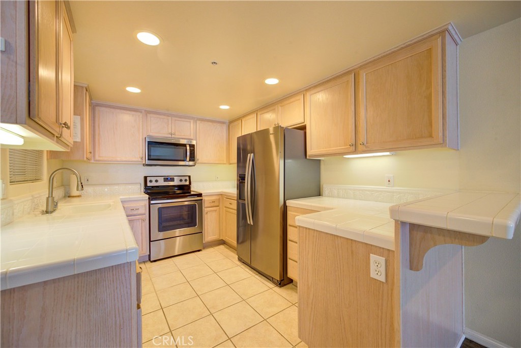 691 Price Street 203