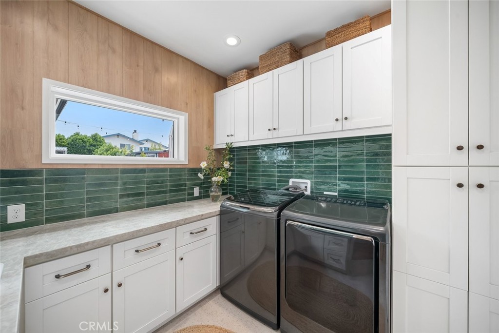 242 N 6th Street