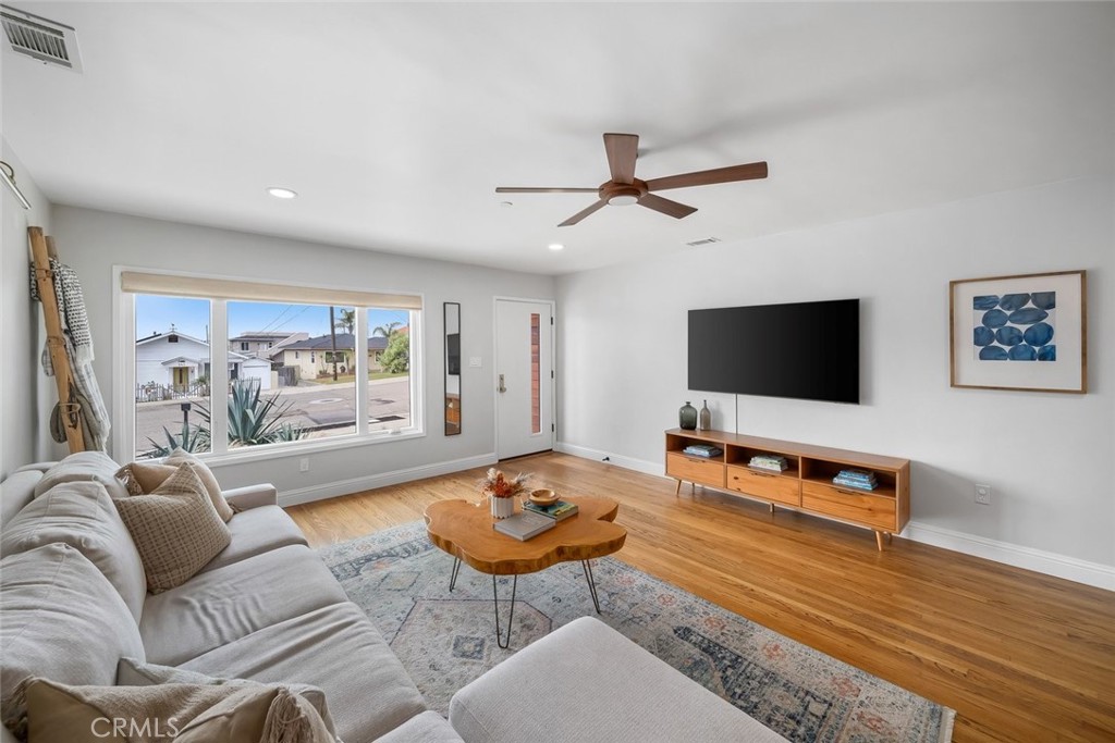 242 N 6th Street