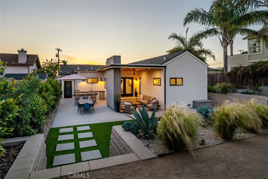 242 N 6th Street