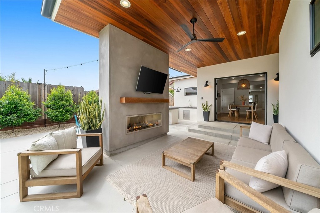 242 N 6th Street