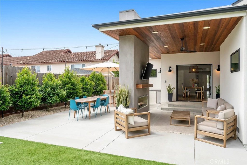 242 N 6th Street