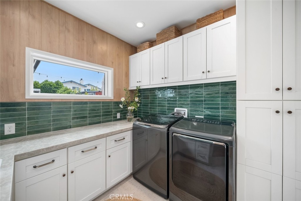 242 N 6th Street