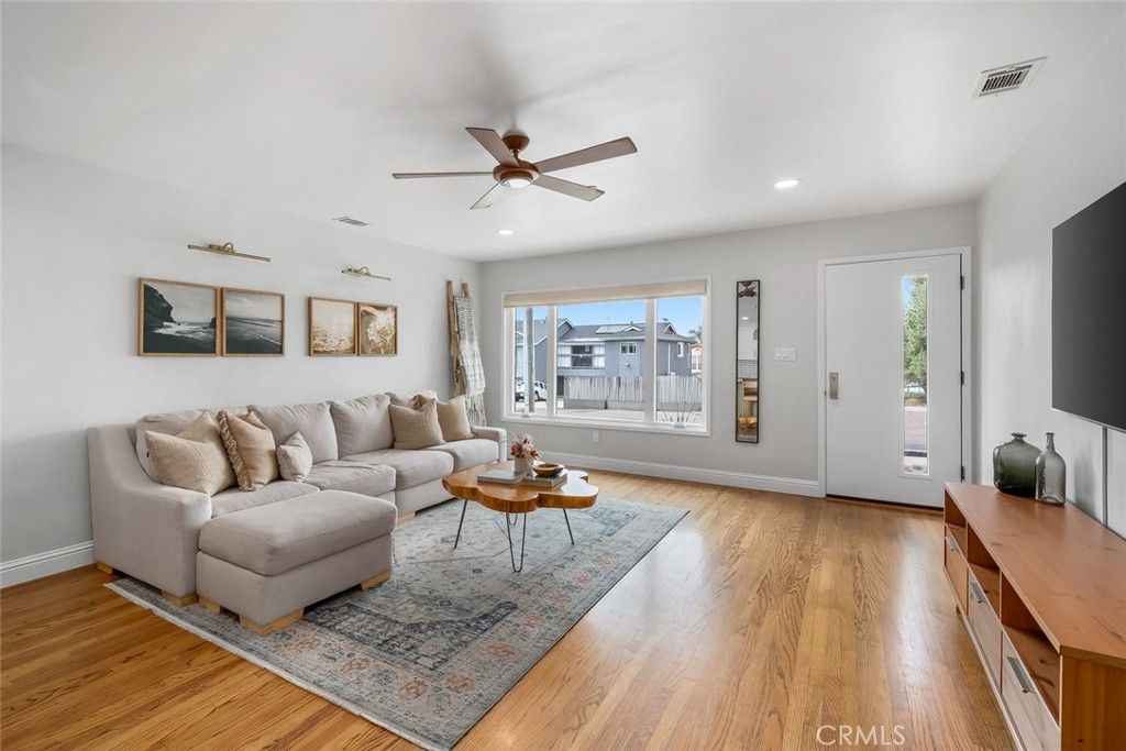 242 N 6th Street