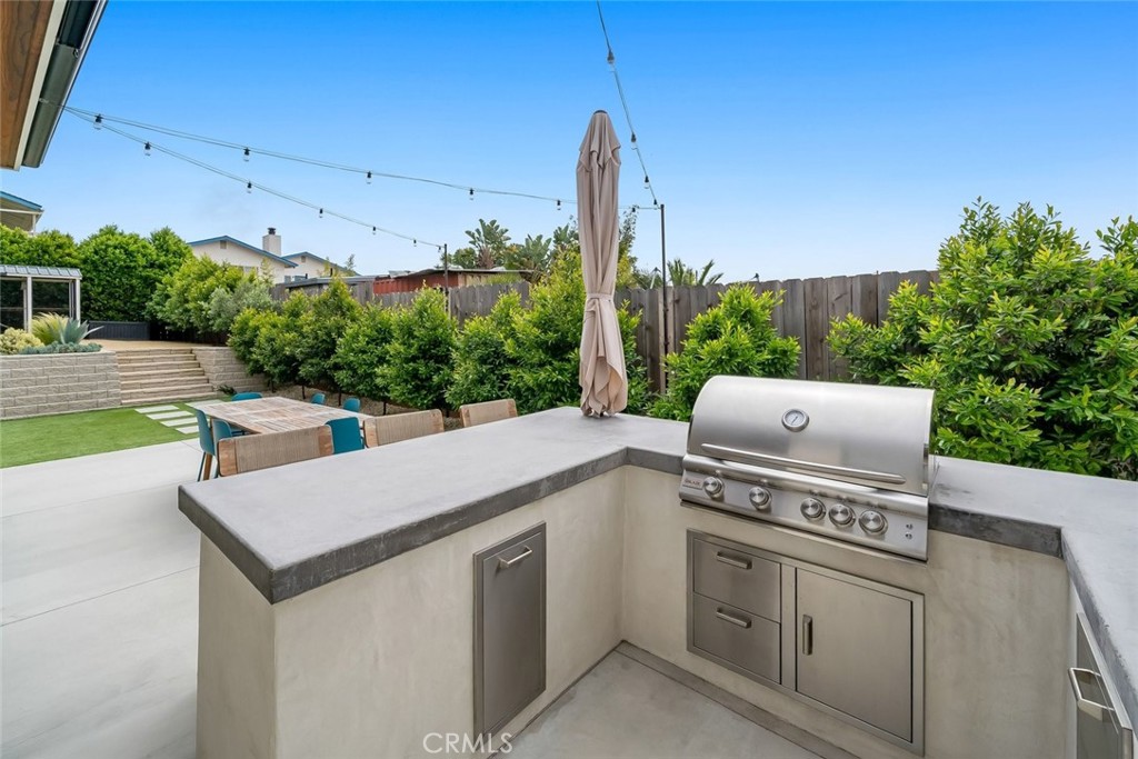242 N 6th Street