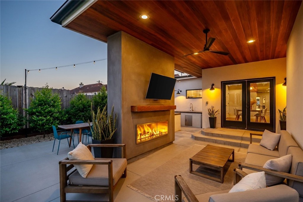 242 N 6th Street
