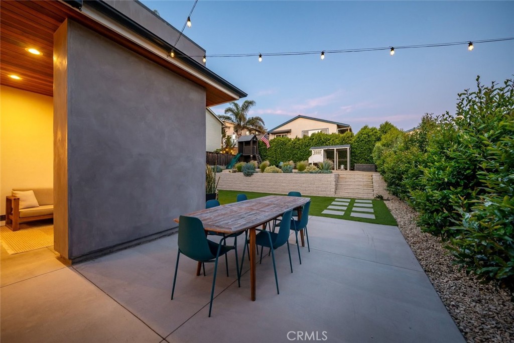 242 N 6th Street