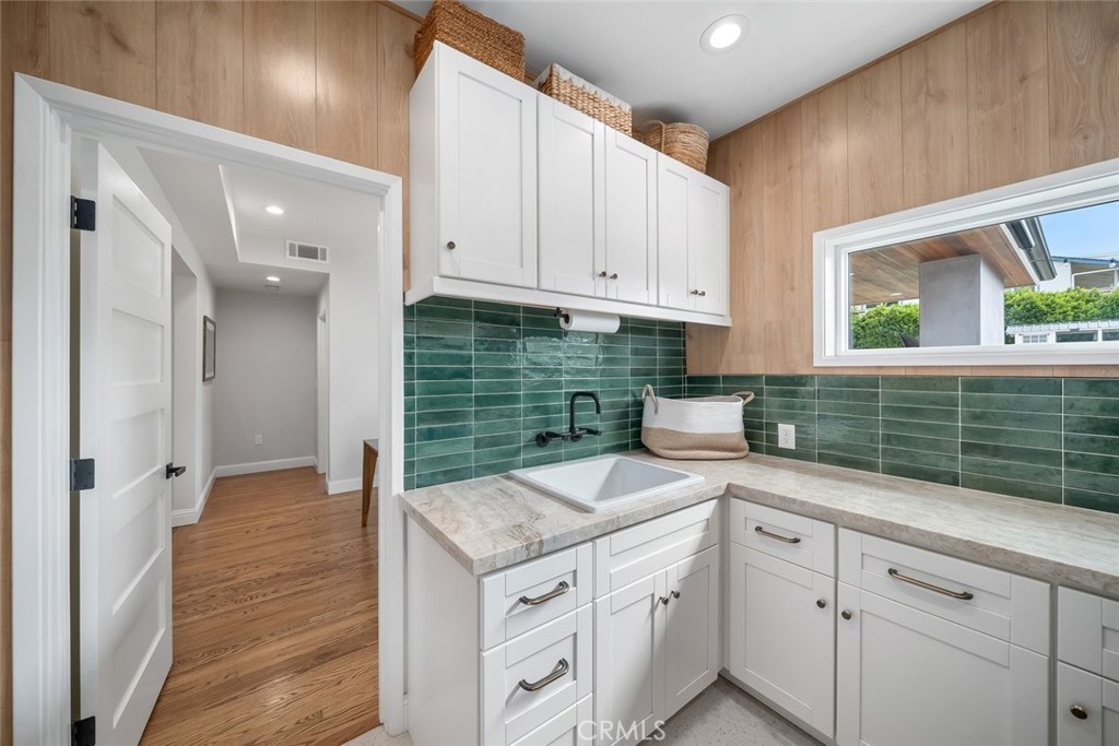 242 N 6th Street