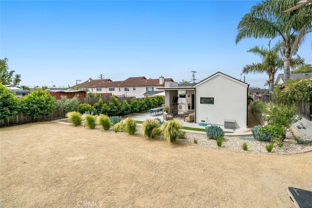 242 N 6th Street