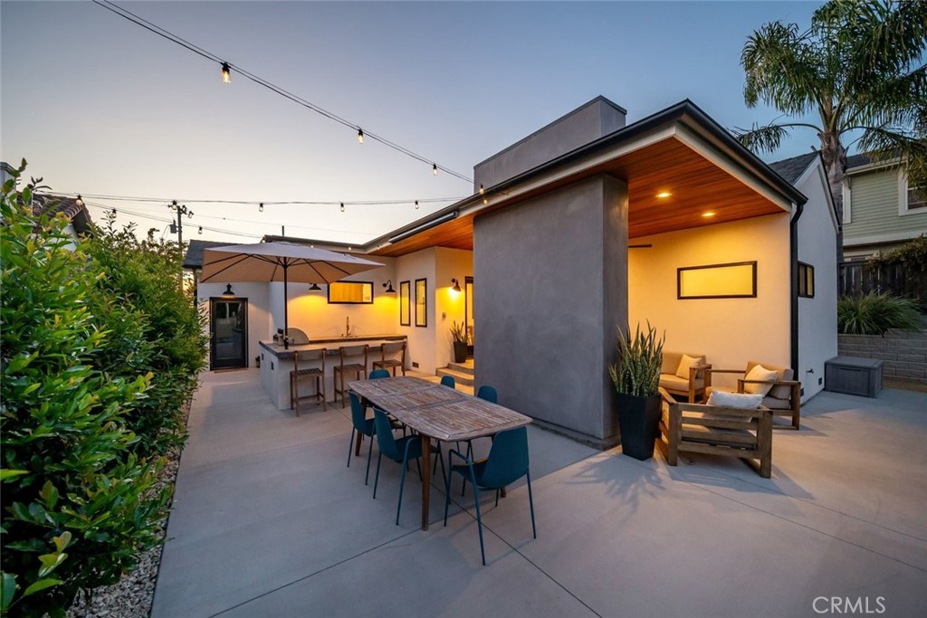 242 N 6th Street