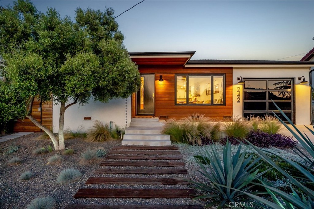 242 N 6th Street