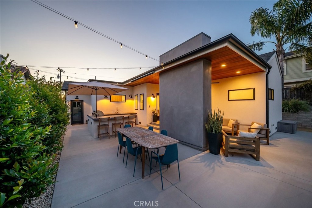 242 N 6th Street