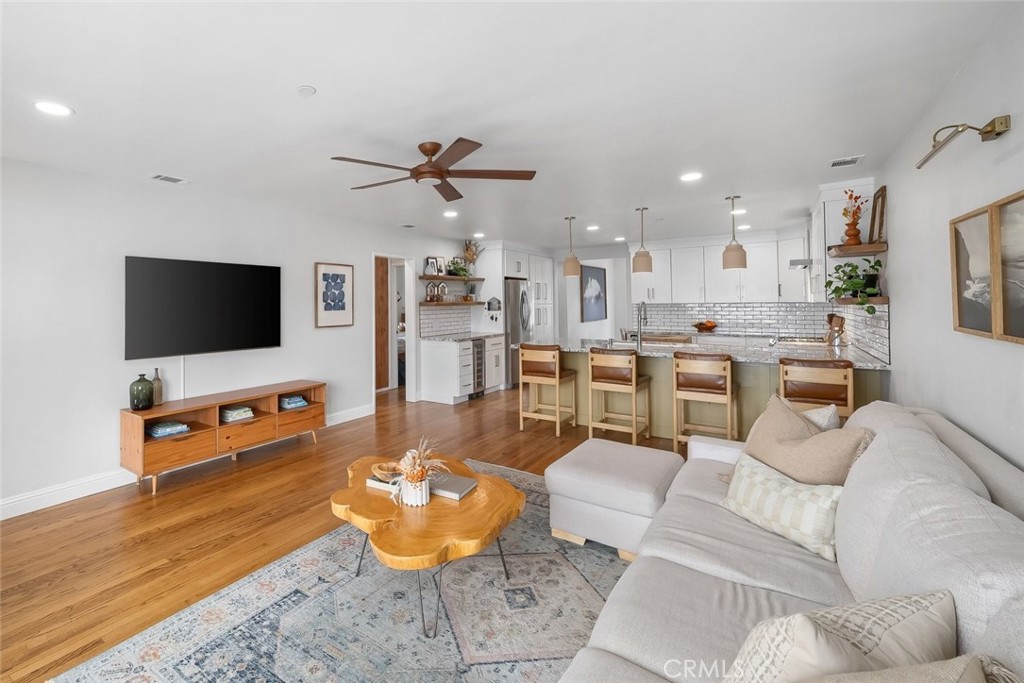242 N 6th Street