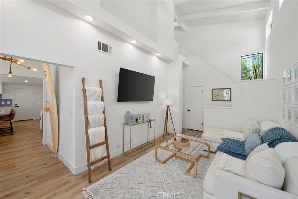 250 Castaic Avenue
