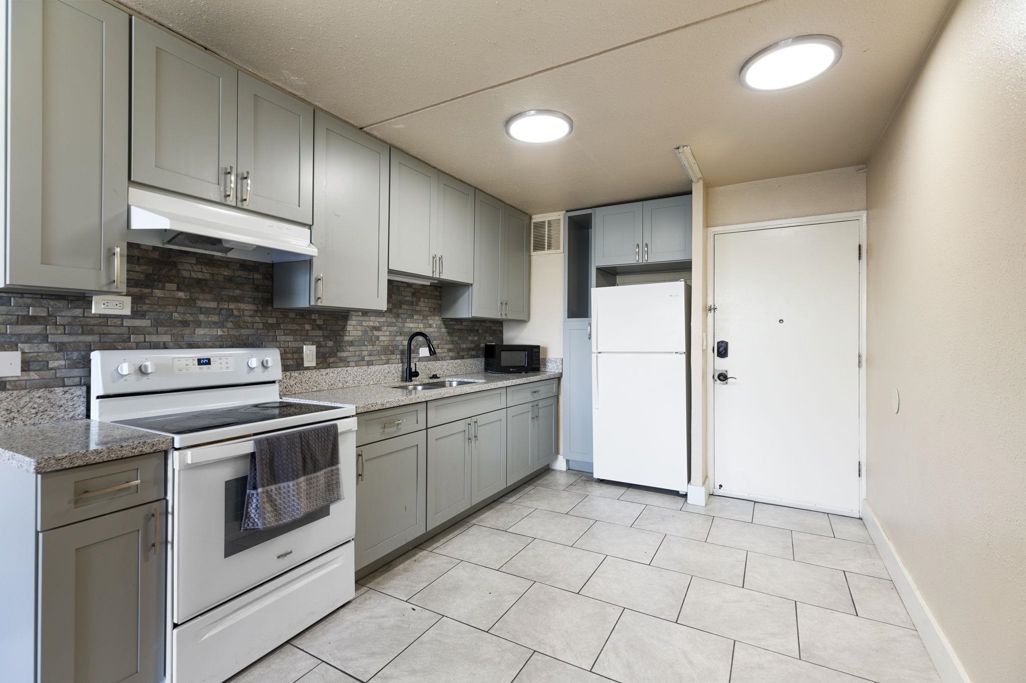 111 KAHULUI BEACH Rd Unit: D325