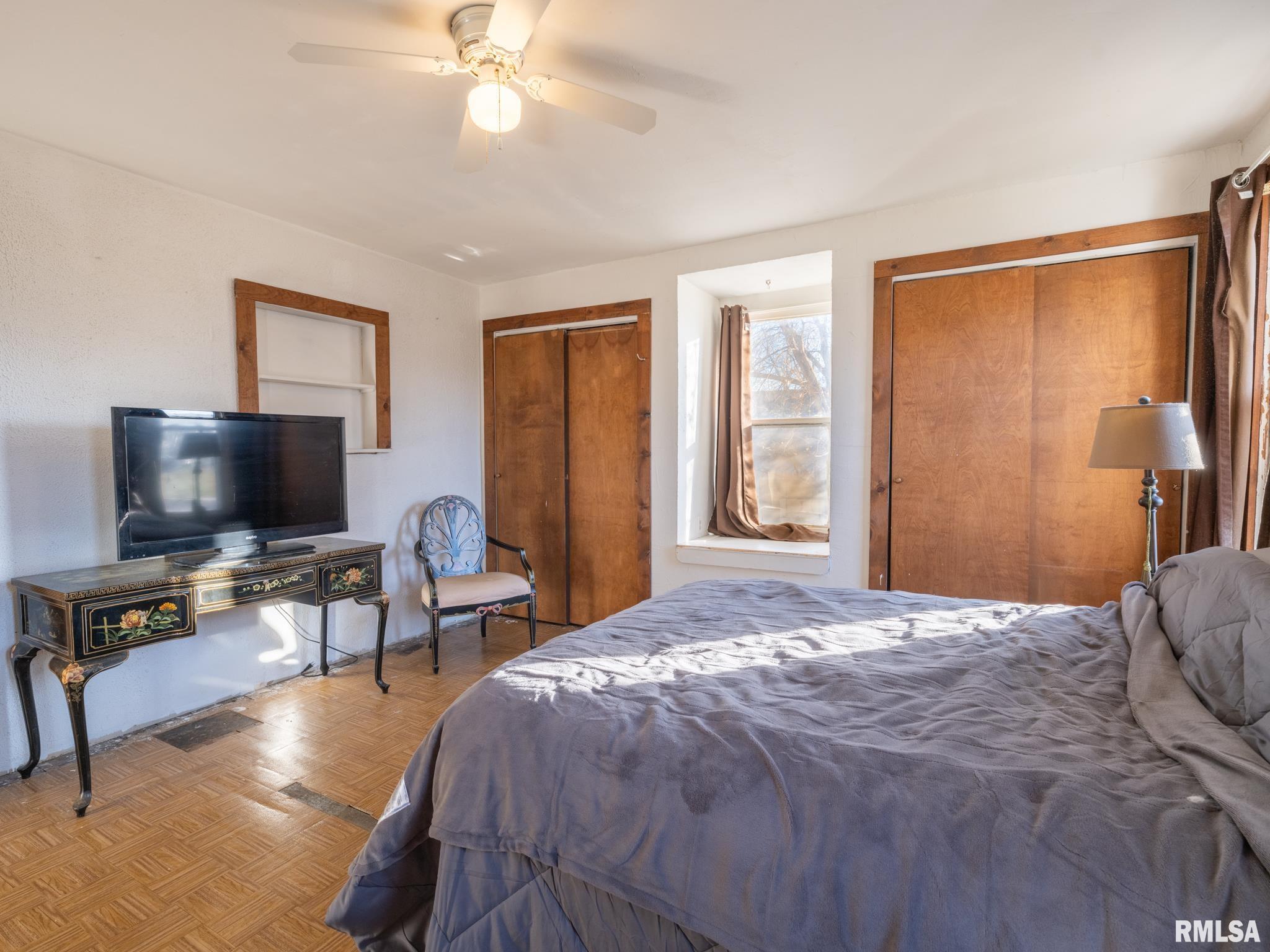 202 N WASHINGTON Street