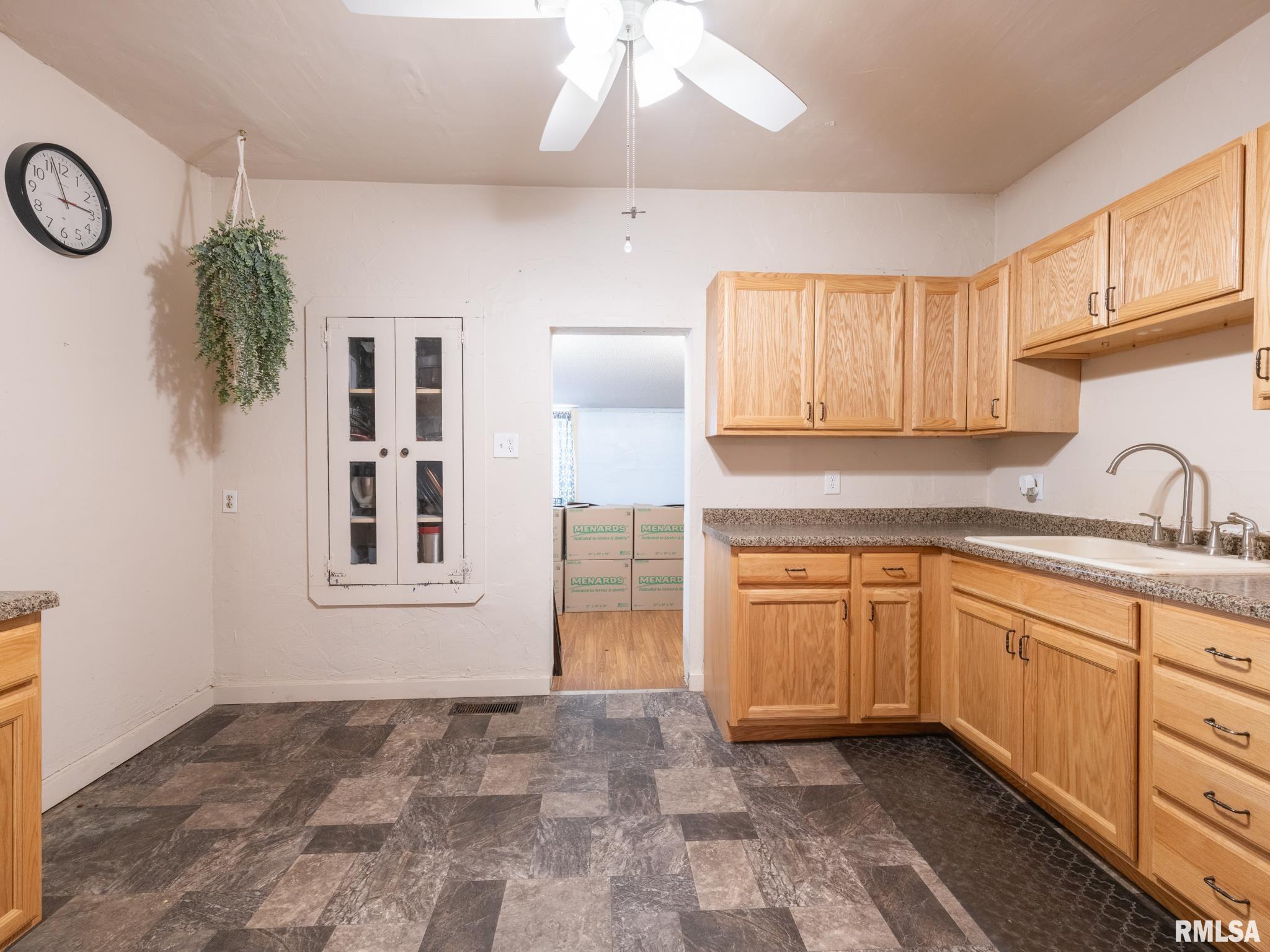 202 N WASHINGTON Street