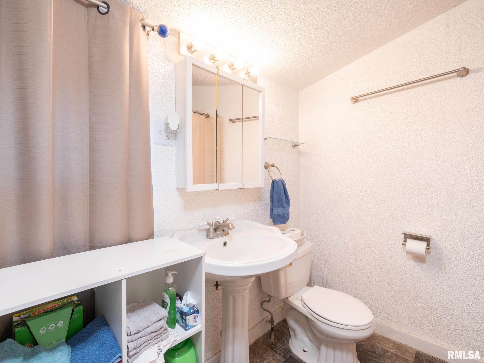 202 N WASHINGTON Street