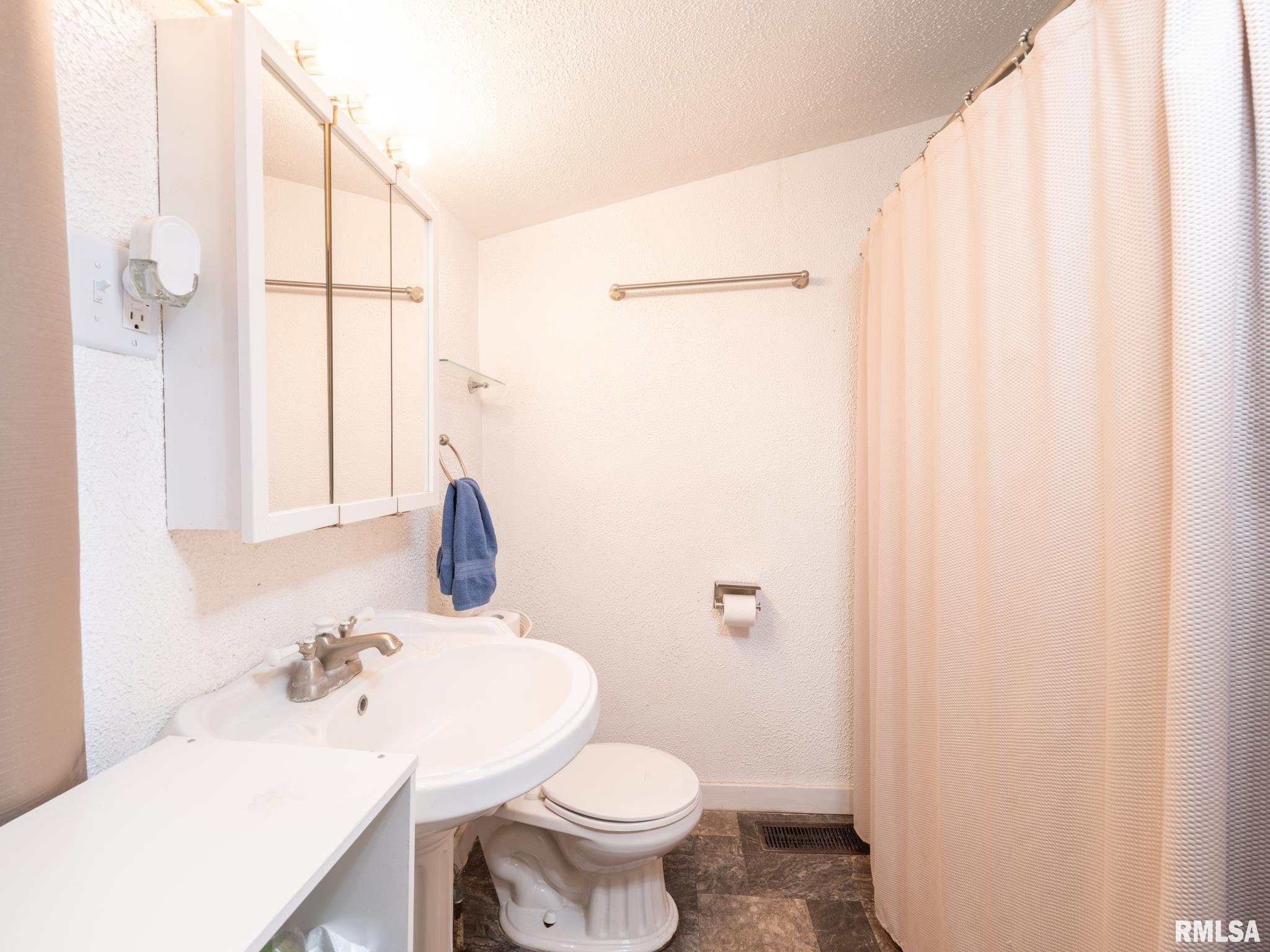 202 N WASHINGTON Street