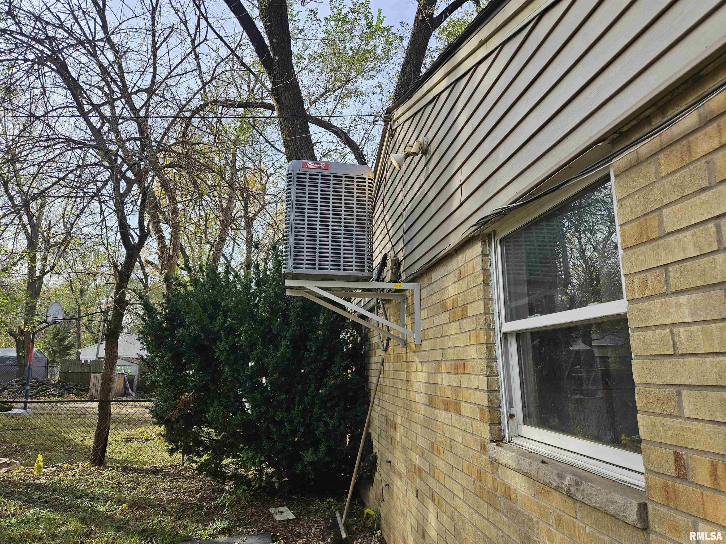 3026 W KRAUSE Avenue