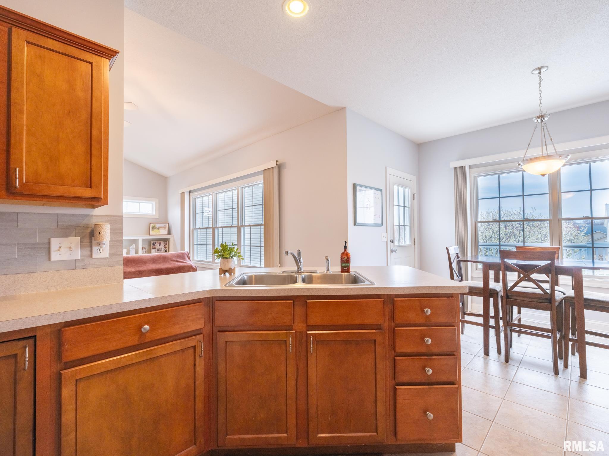 11518 N BROOKLYN Place