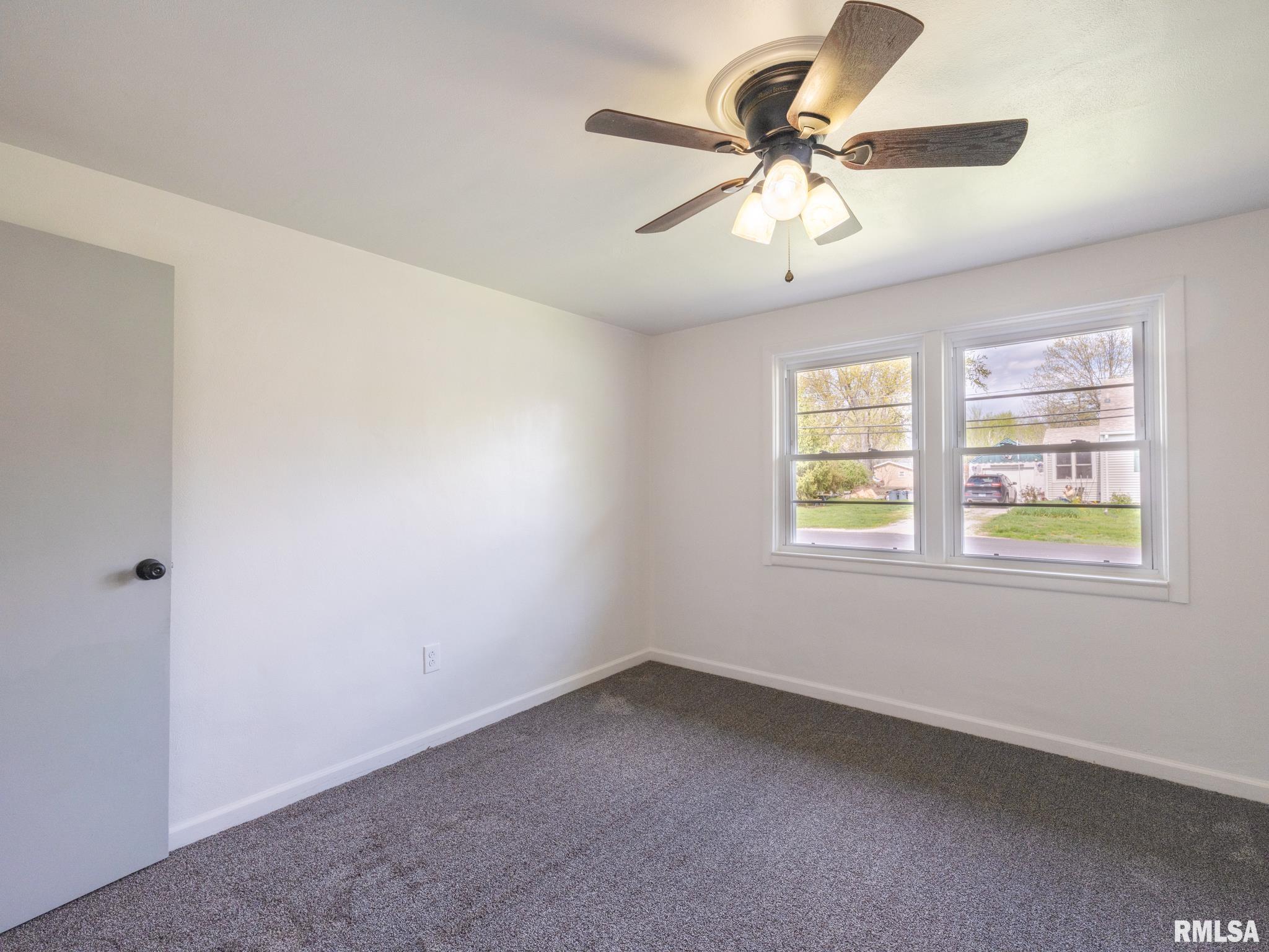 1103 S SCHMIDT Avenue