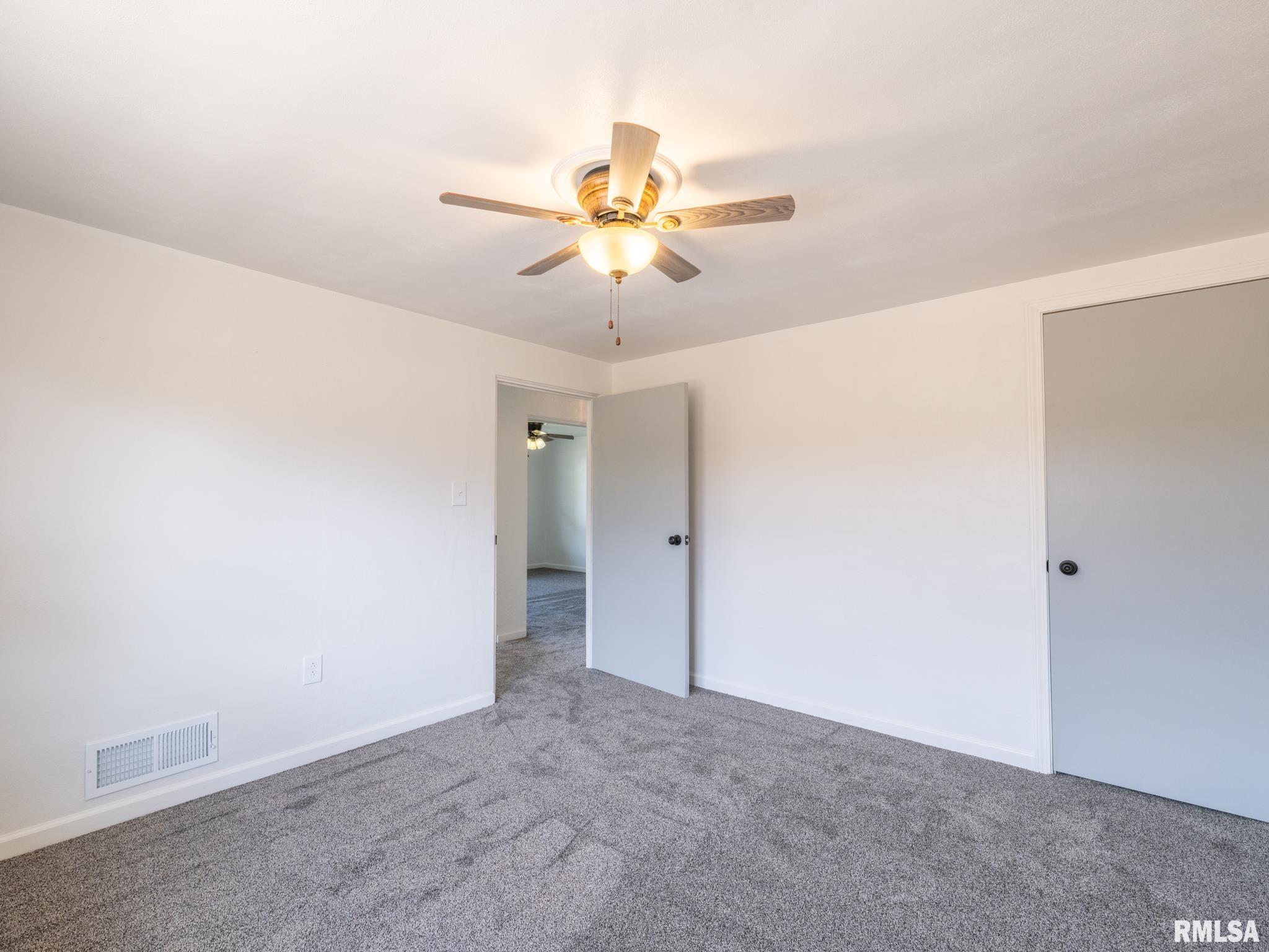 1103 S SCHMIDT Avenue