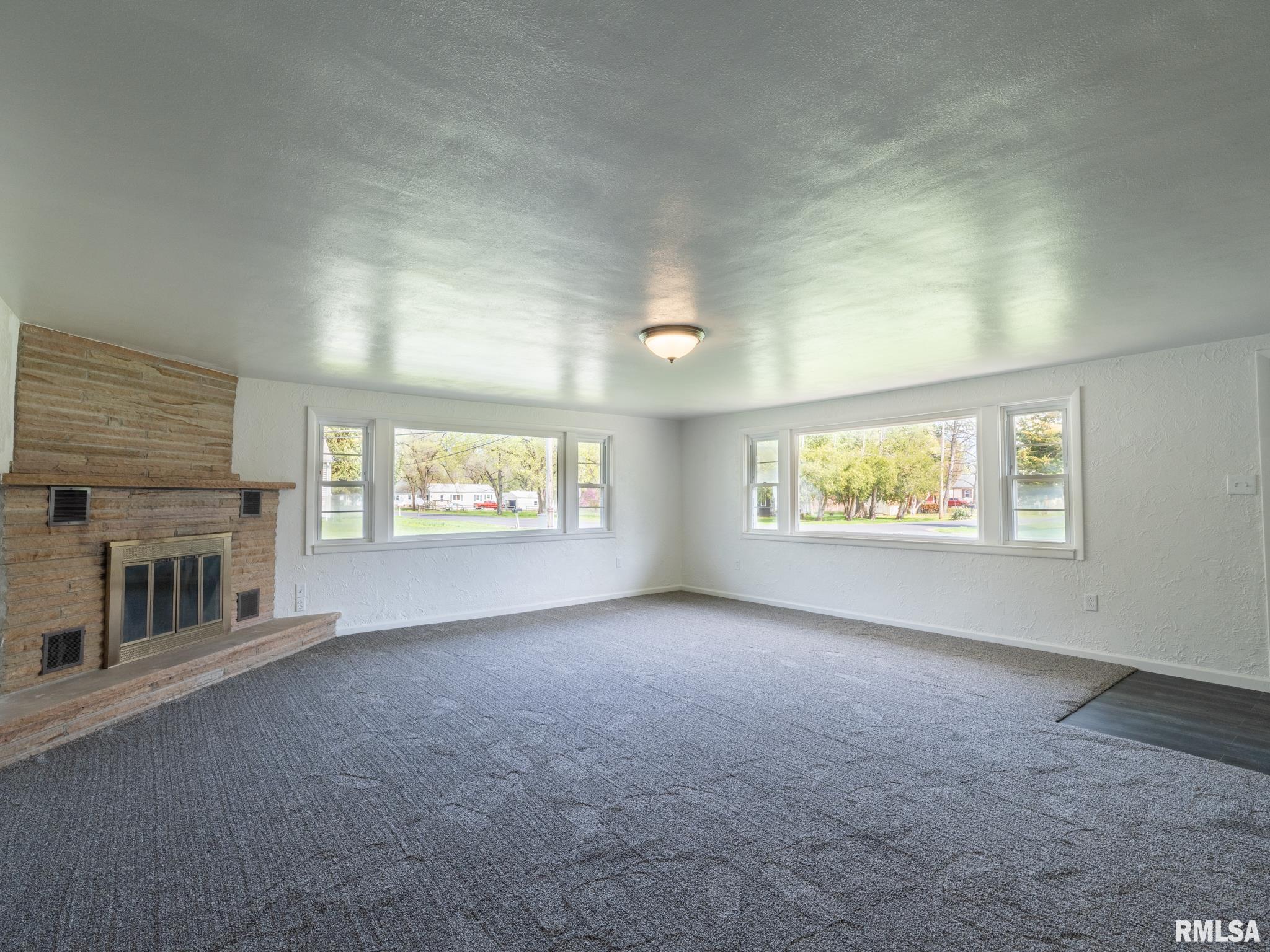 1103 S SCHMIDT Avenue