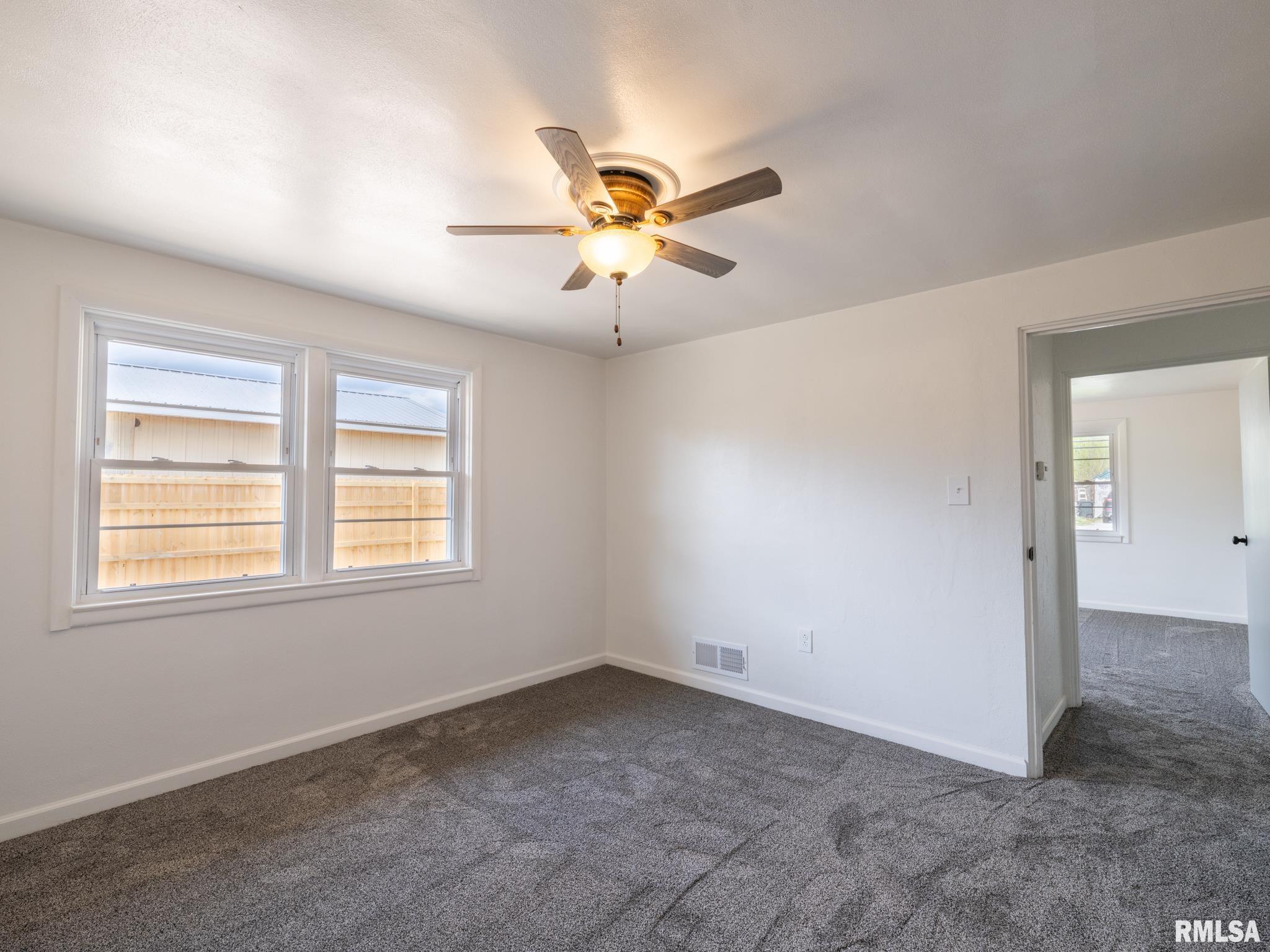 1103 S SCHMIDT Avenue