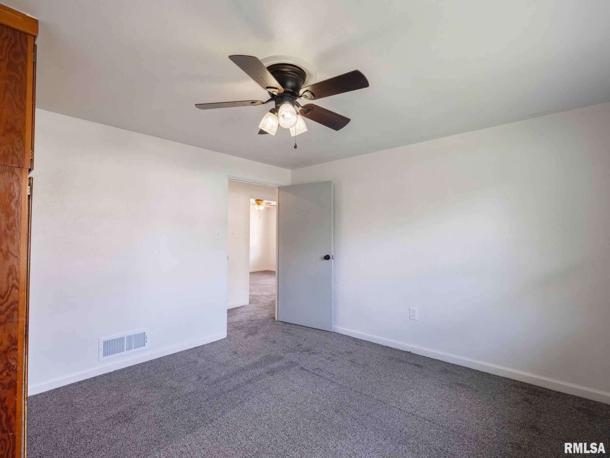 1103 S SCHMIDT Avenue