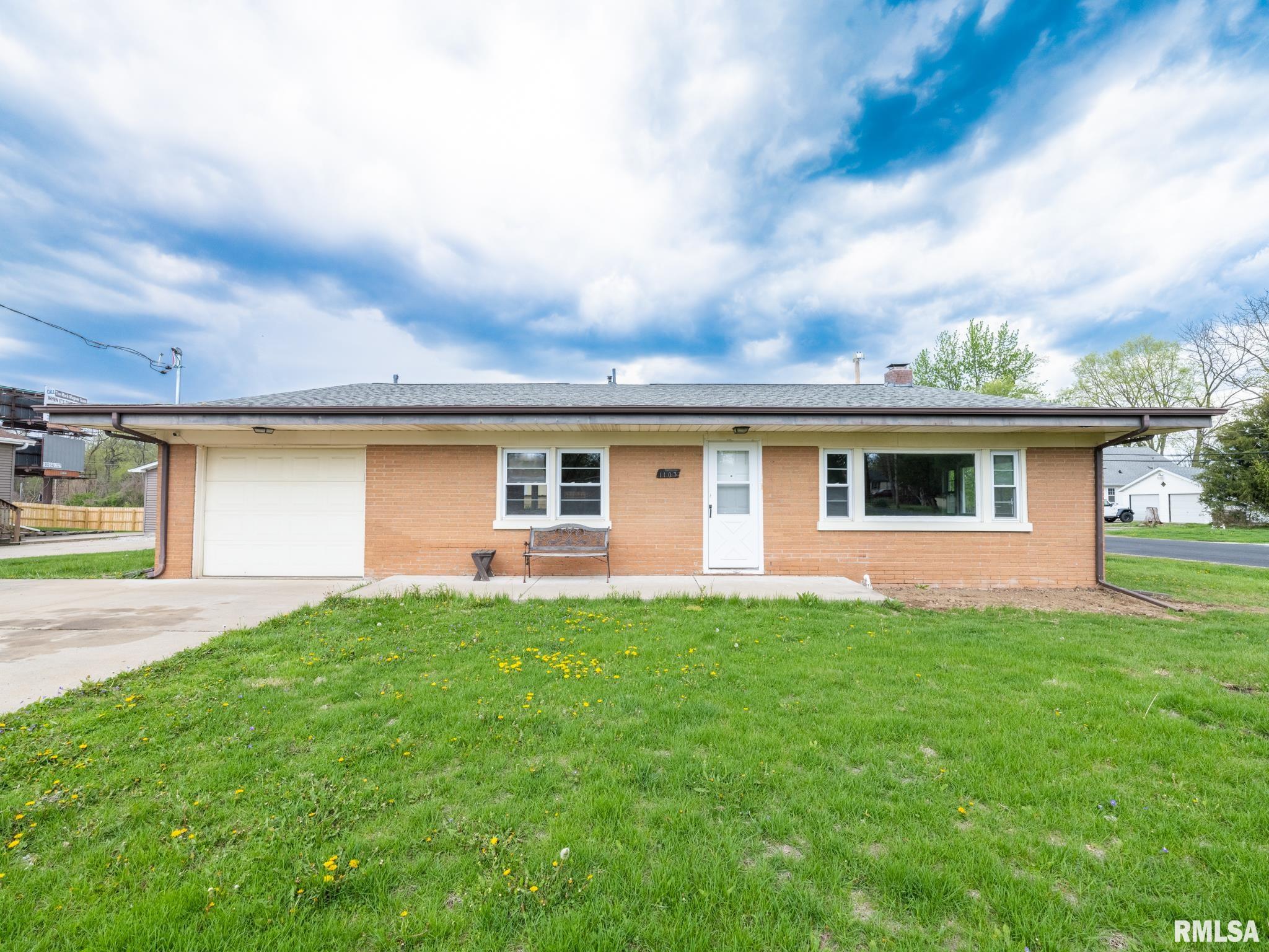 1103 S SCHMIDT Avenue