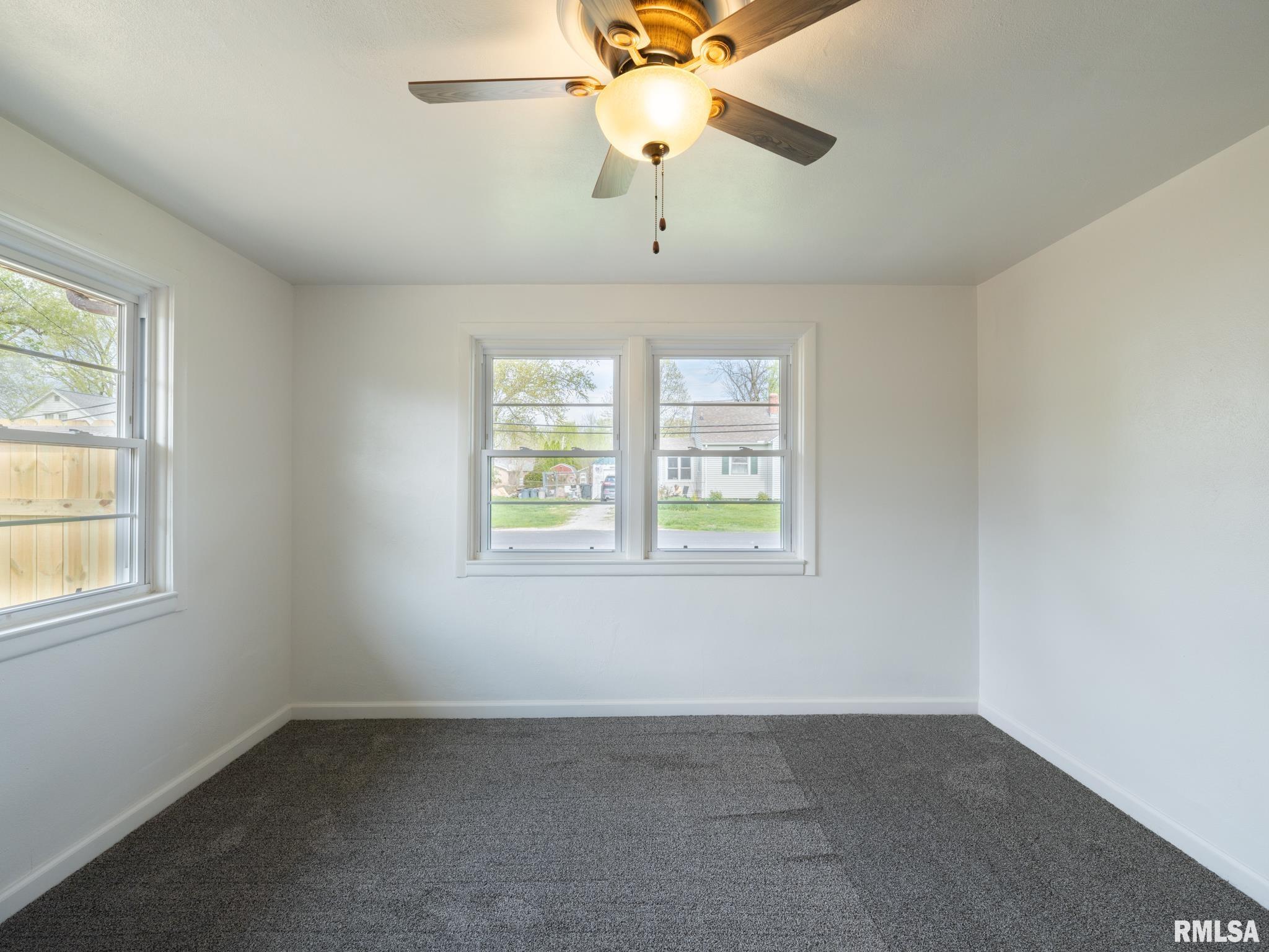 1103 S SCHMIDT Avenue