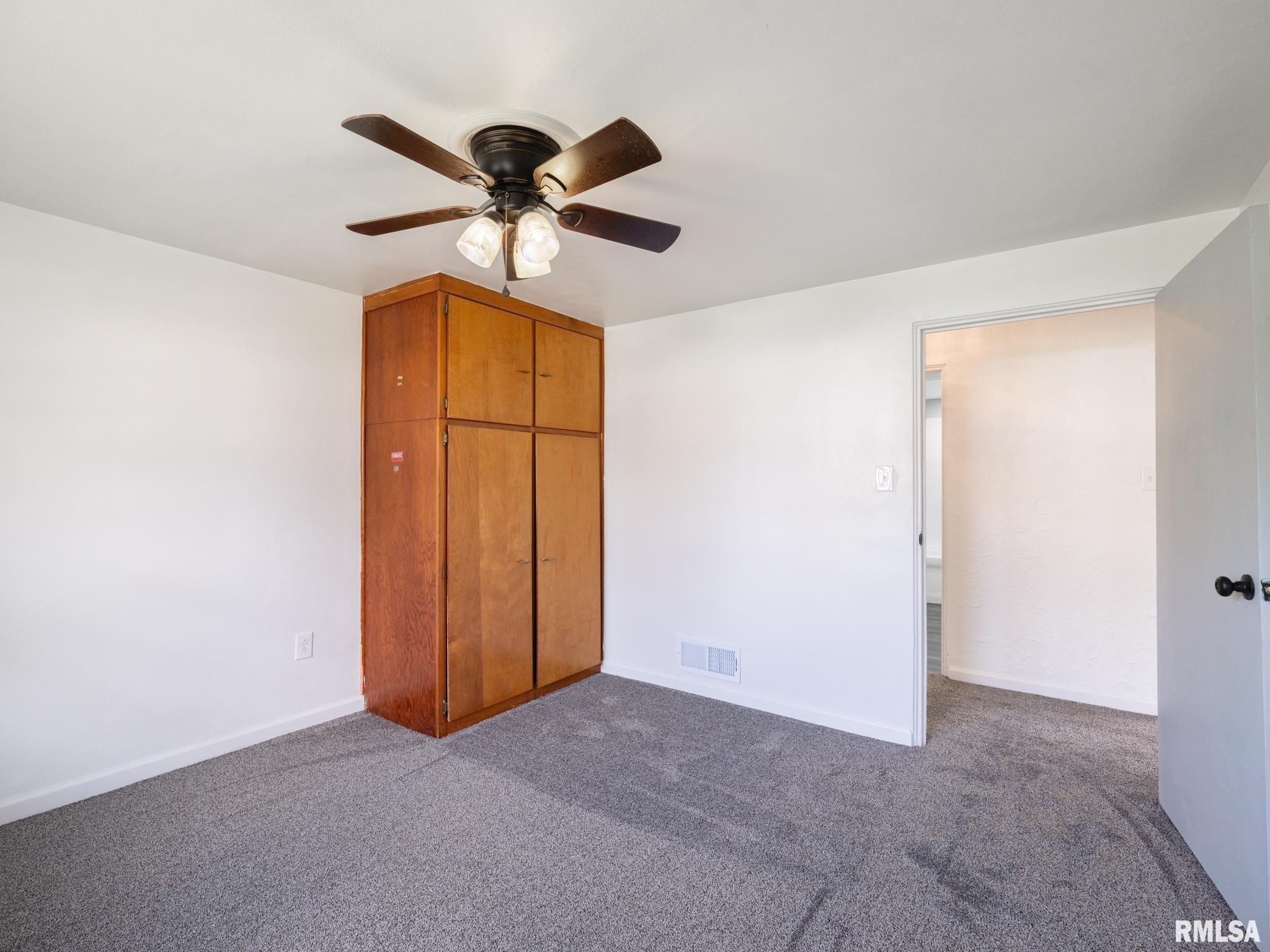 1103 S SCHMIDT Avenue