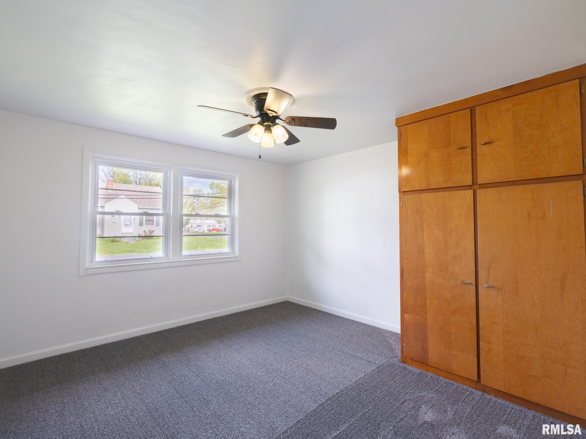 1103 S SCHMIDT Avenue