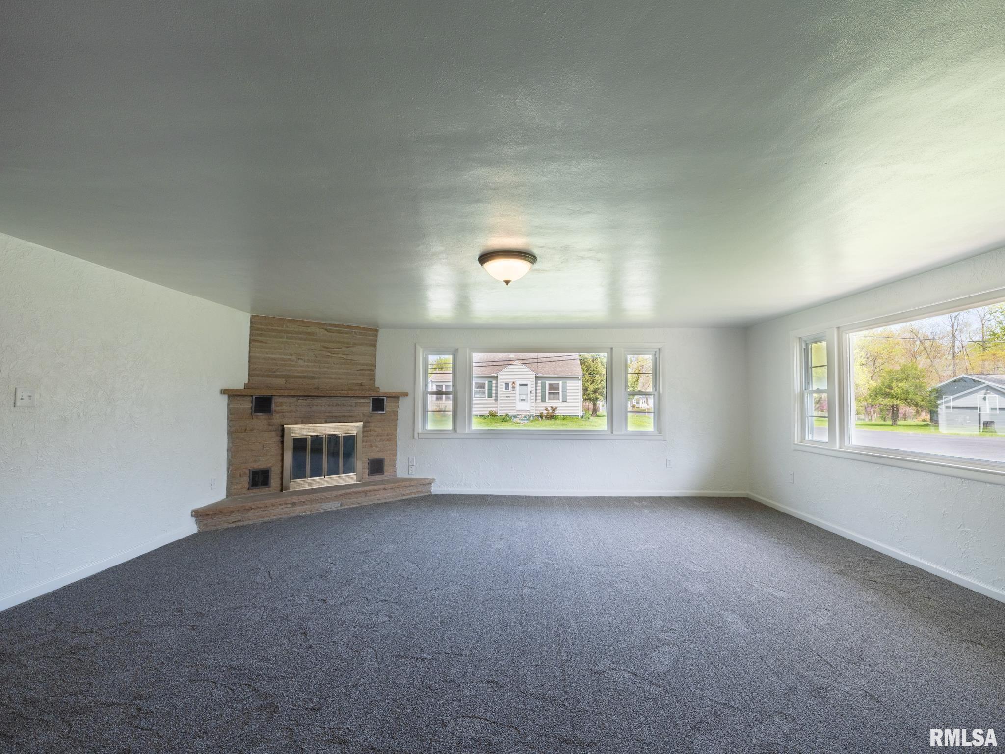 1103 S SCHMIDT Avenue