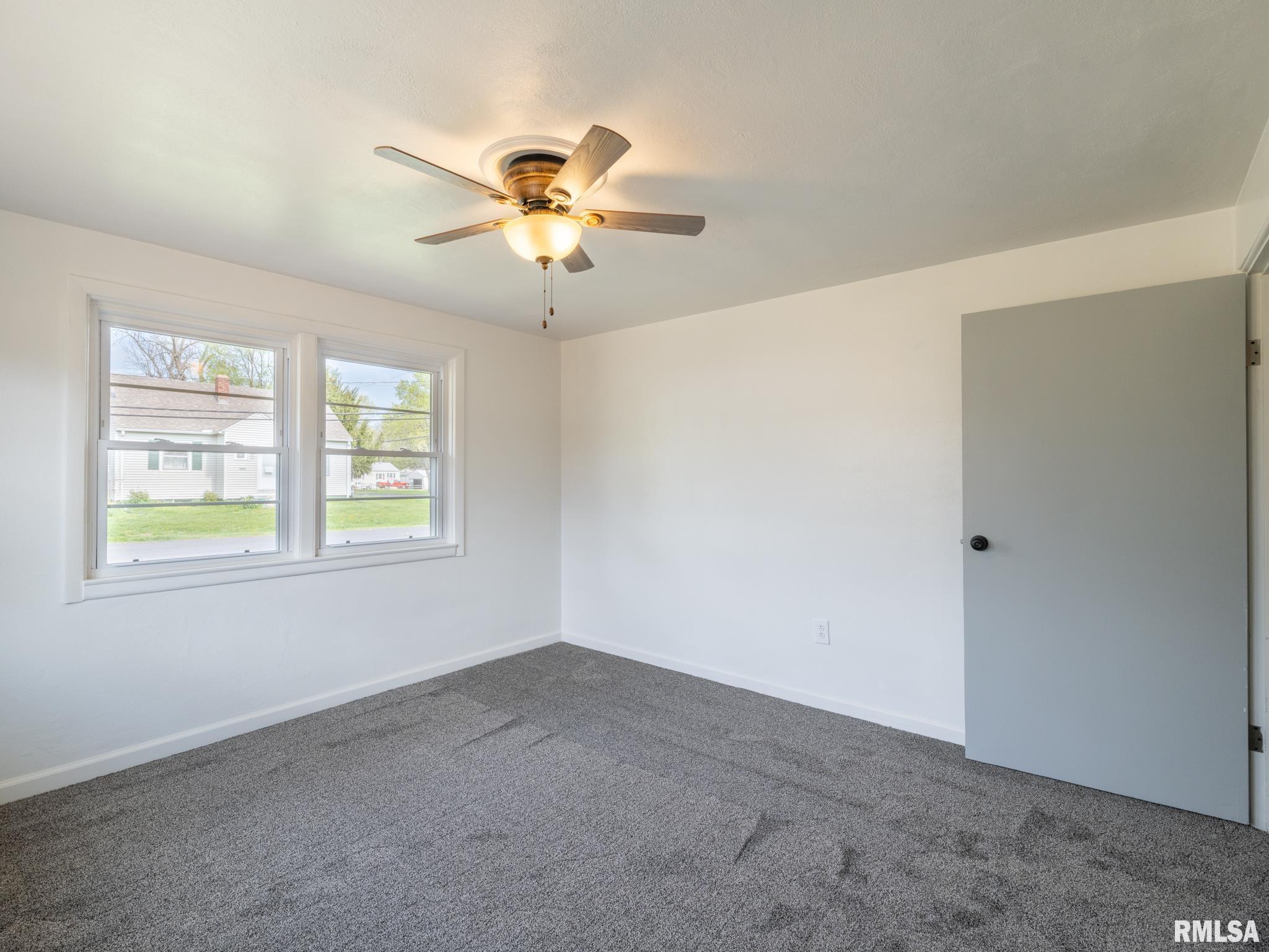 1103 S SCHMIDT Avenue