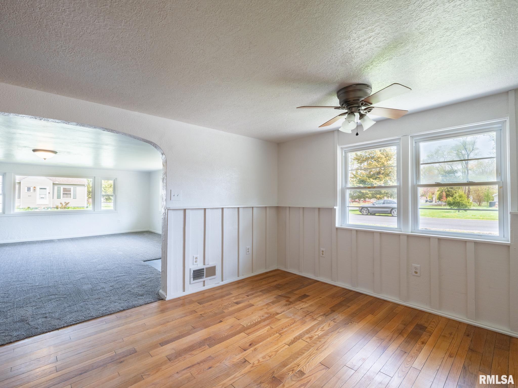 1103 S SCHMIDT Avenue