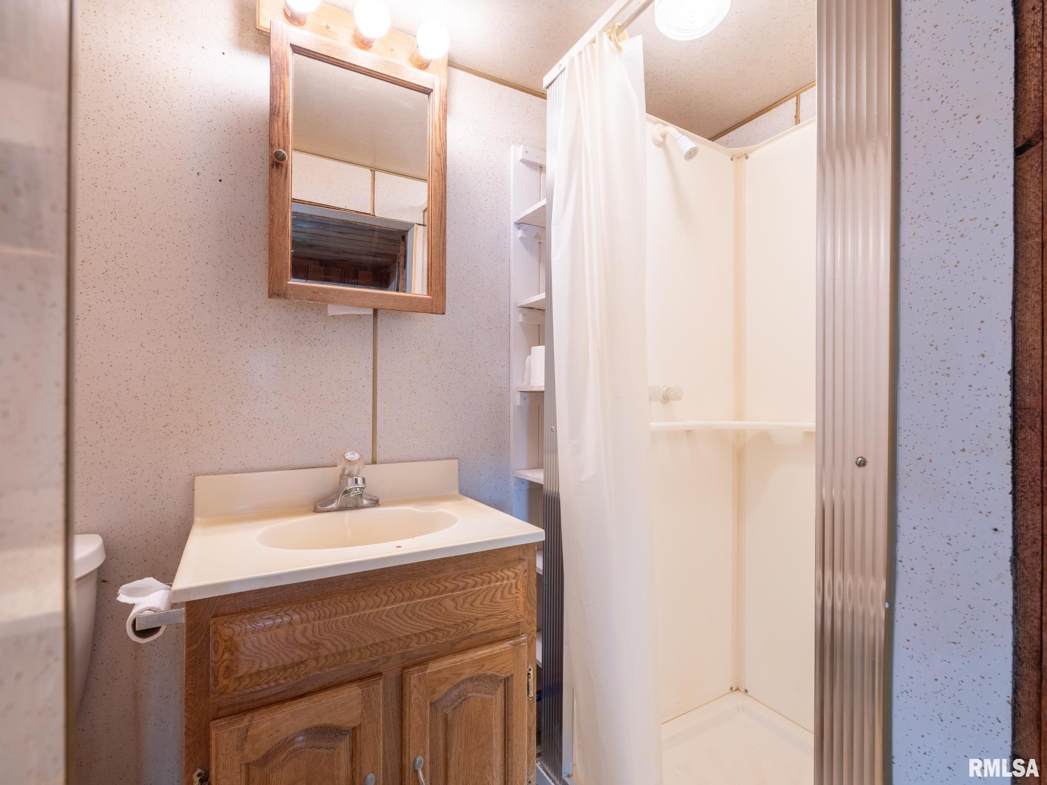 1103 S SCHMIDT Avenue