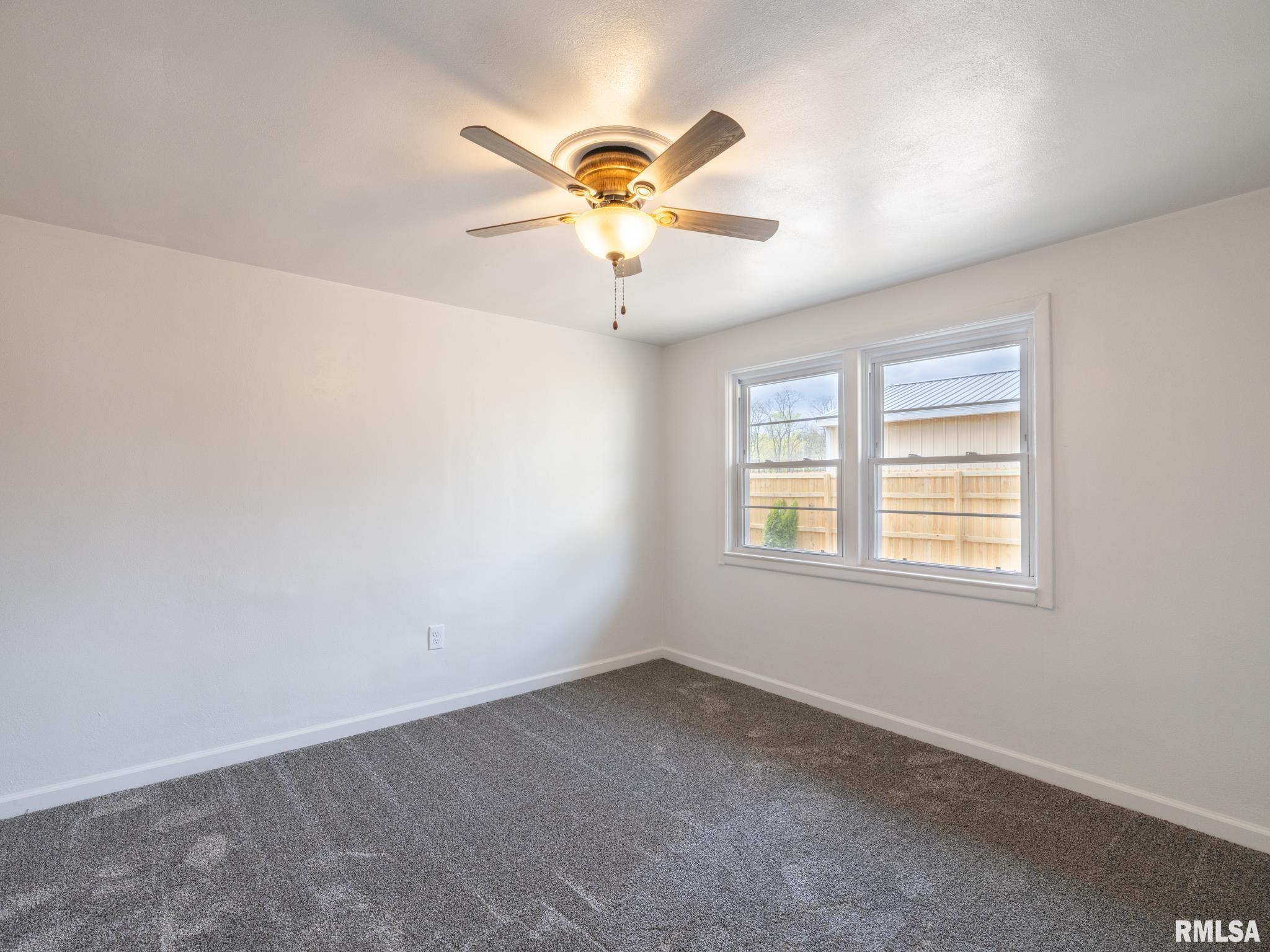 1103 S SCHMIDT Avenue