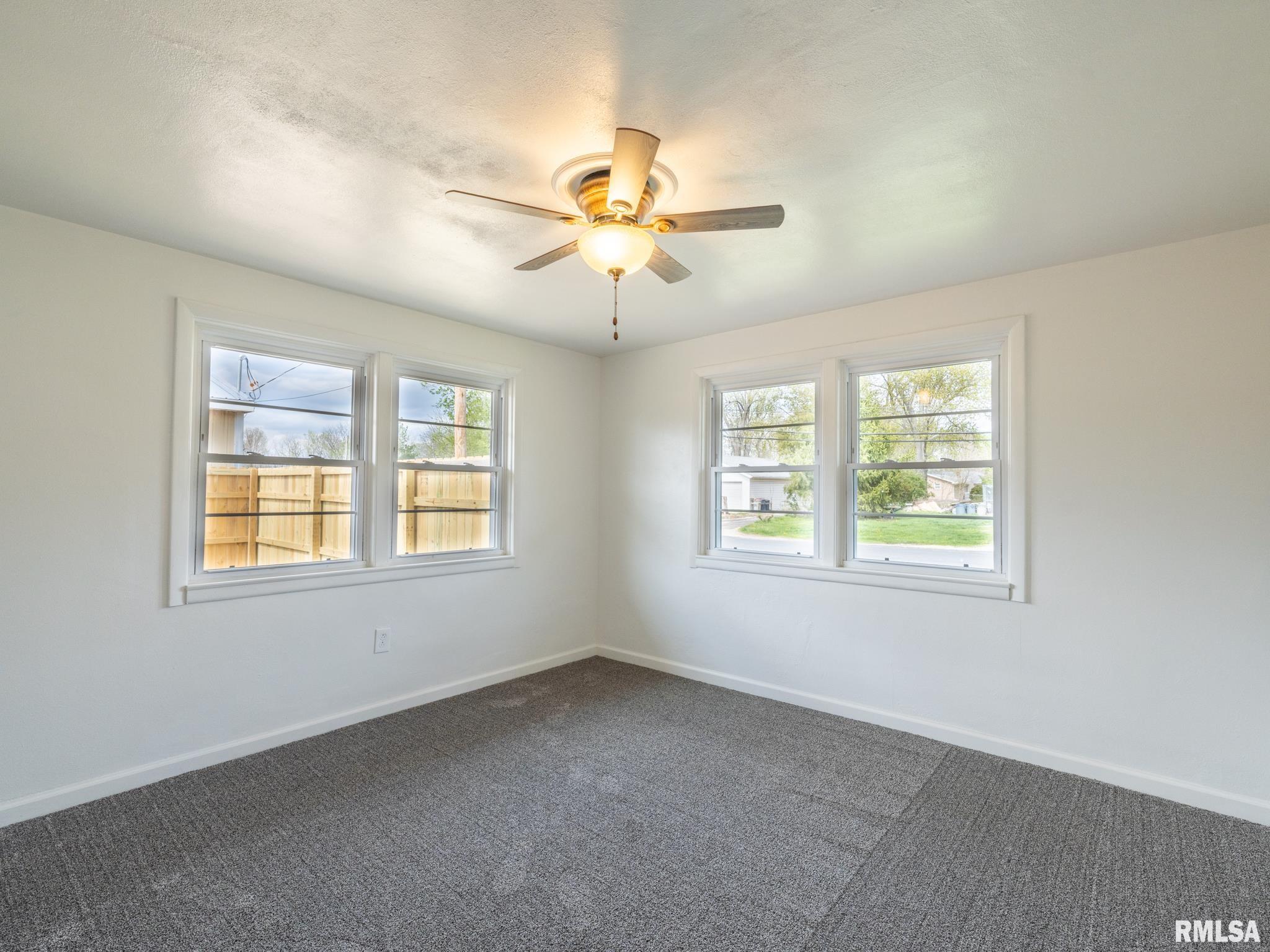 1103 S SCHMIDT Avenue